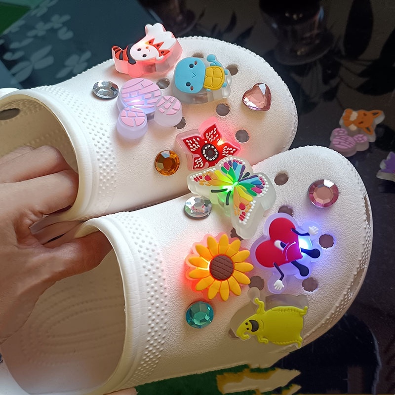 af035169-d376-4f1a-bea5-651ce6c72778.jpg Shoe Accessories Shoe Buckle Hole Shoe Accessories - Image 1
