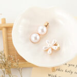 Slip-on Pearl Bow Hair Clip - Image 3